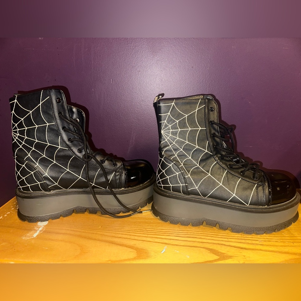 Demonia Slacker 88 Spiderweb Platform Boots